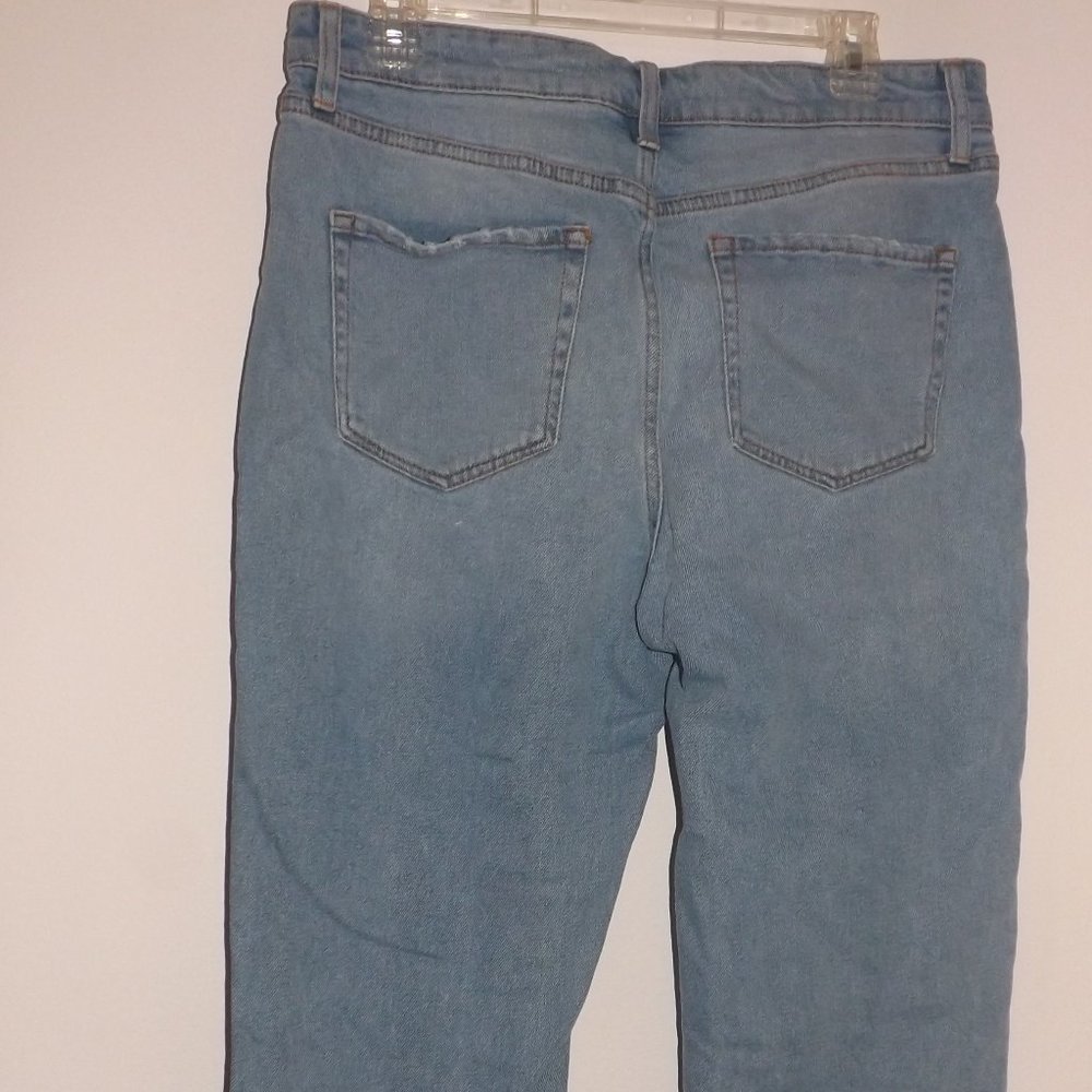 medium wash jeans - Picture 2 of 2